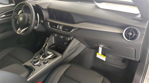 New 2025 Alfa Romeo Stelvio Sprint image 25