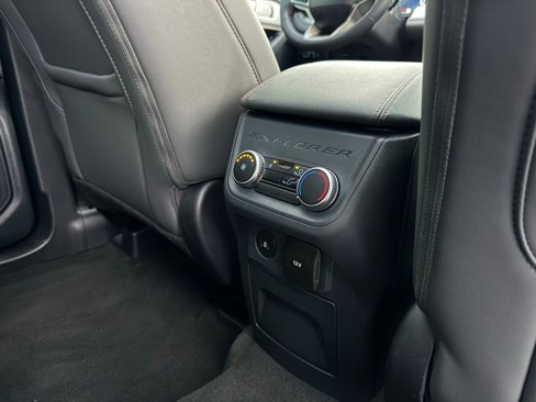 Used 2025 Ford Explorer Active w/ Active Comfort Package image 24