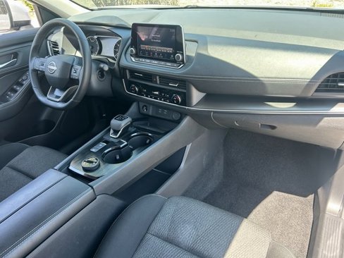 Used 2025 Nissan Rogue SV image 34