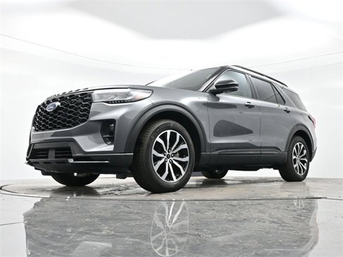 Used 2025 Ford Explorer ST-Line w/ Premium Package image 30