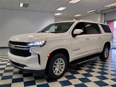 Used 2023 Chevrolet Suburban LS image 3