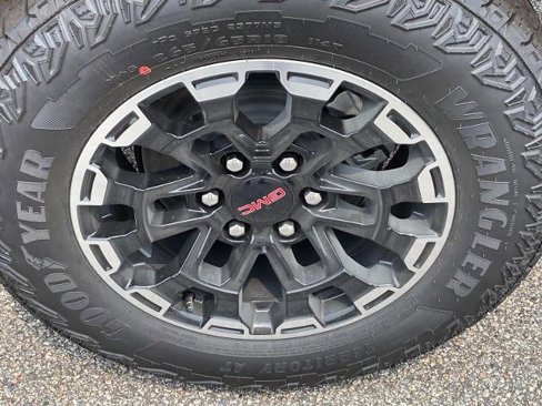 New 2026 GMC Canyon AT4 w/ AT4 Premium Package image 3