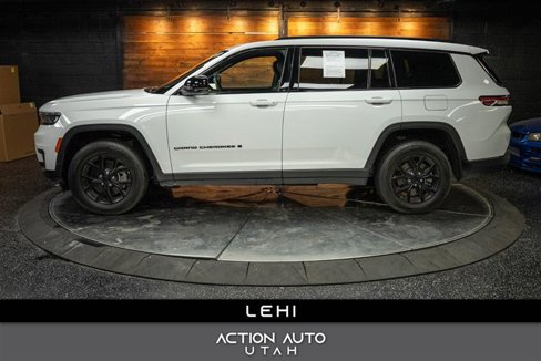 Used 2024 Jeep Grand Cherokee L Laredo image 1