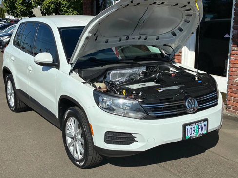 Used 2017 Volkswagen Tiguan Limited w/ Alloy Wheels Package image 9