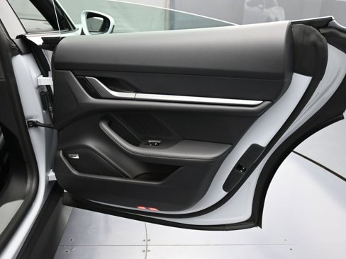 New 2025 Porsche Taycan image 30