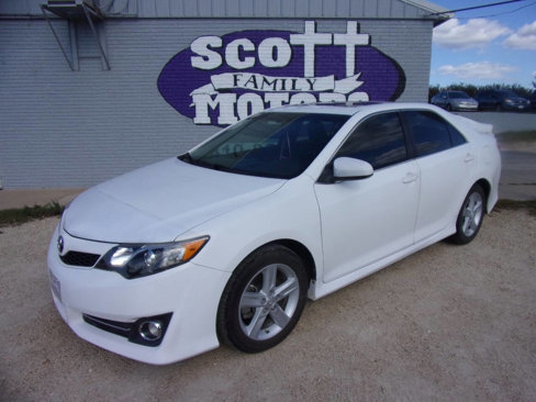 Used 2012 Toyota Camry SE image 1