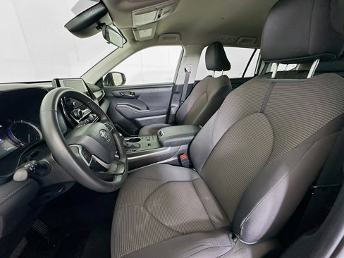 Used 2024 Toyota Highlander LE image 13