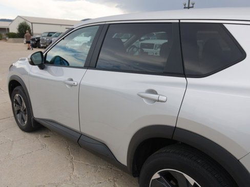 Used 2024 Nissan Rogue SV image 8