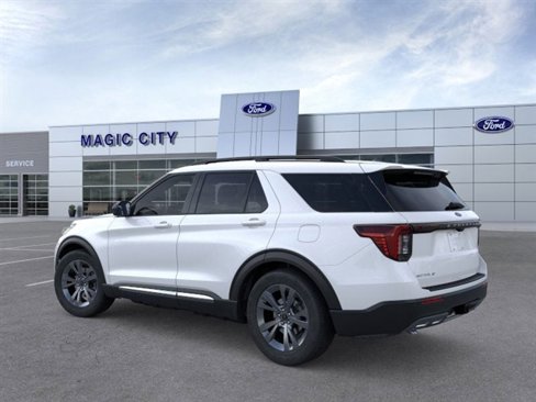 Used 2025 Ford Explorer Active w/ Active Comfort Package image 4