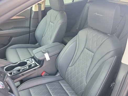 Used 2023 Buick Envision Avenir image 43