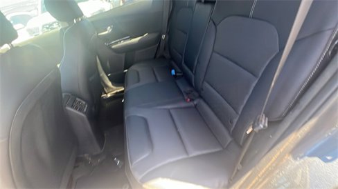 Used 2017 Kia Niro EX image 16