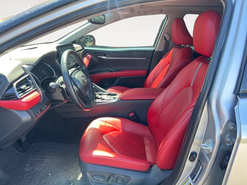 Used 2023 Toyota Camry XSE image 9