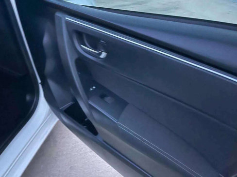 Used 2018 Toyota Corolla LE image 14