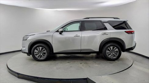 Used 2025 Nissan Pathfinder SV image 3