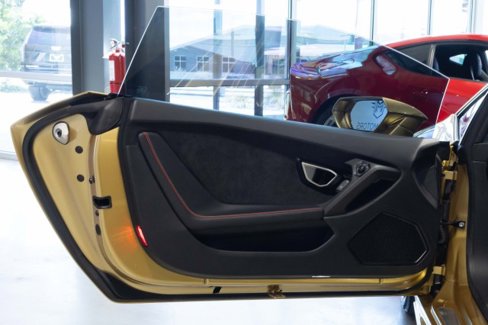 Used 2020 Lamborghini Huracan EVO image 9