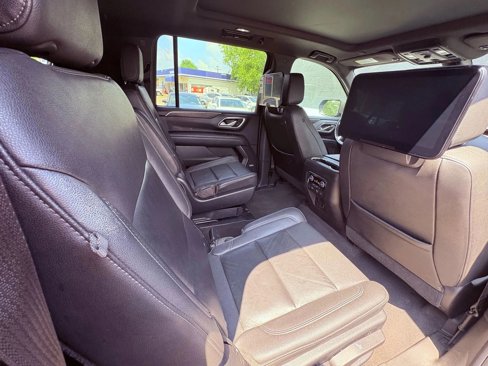 Used 2021 Chevrolet Suburban LT w/ Rear Media and Nav Package image 21
