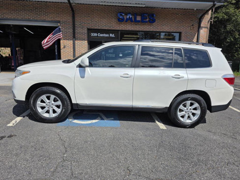 Used 2012 Toyota Highlander FWD image 2