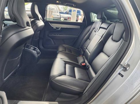 Used 2020 Volvo S90 T6 R-Design image 13