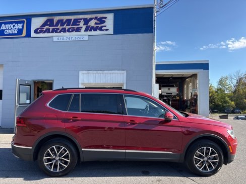 Used 2020 Volkswagen Tiguan SE w/ Panoramic Sunroof Package image 7