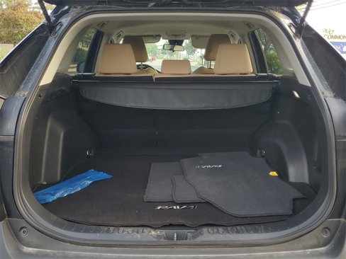 Used 2022 Toyota RAV4 XLE image 8