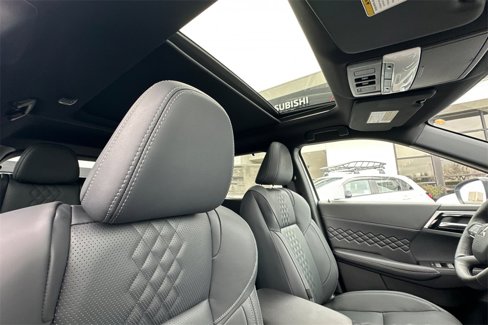 New 2025 Mitsubishi Outlander SEL image 14