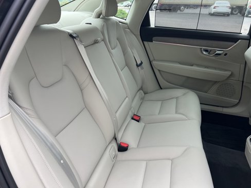 Certified 2025 Volvo S90 B6 Plus image 36