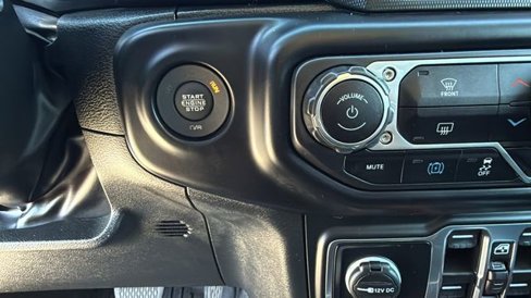 Used 2022 Jeep Wrangler Unlimited Sahara image 17
