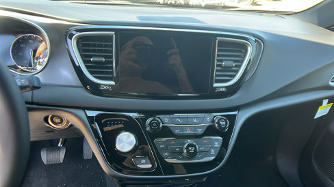 New 2026 Chrysler Voyager LX image 28