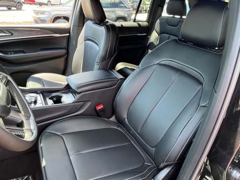 New 2025 Jeep Grand Cherokee Limited image 19