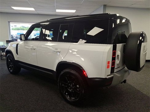 Used 2025 Land Rover Defender 110 S image 4