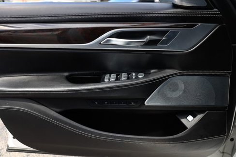 Used 2019 BMW M760i xDrive image 59