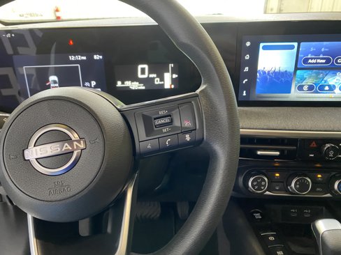 Used 2025 Nissan Kicks SV image 31