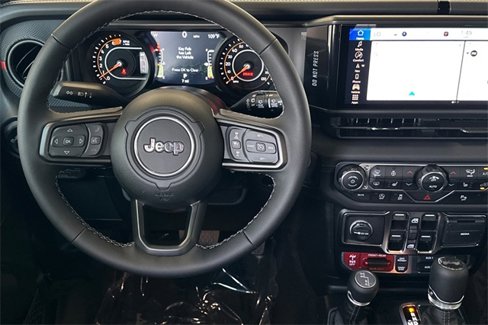New 2025 Jeep Wrangler Unlimited Rubicon w/ Steel Bumper Group image 17