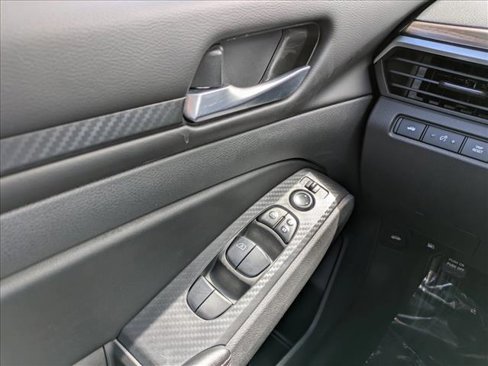 Used 2024 Nissan Altima 2.5 SV image 18