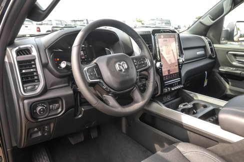 New 2026 RAM 1500 4x4 Crew Cab image 3