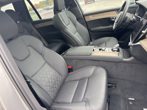 Certified 2025 Volvo XC90 B5 Plus image 29