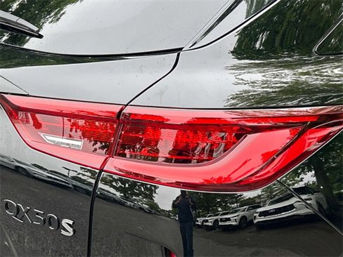 New 2025 INFINITI QX50 Sport image 12