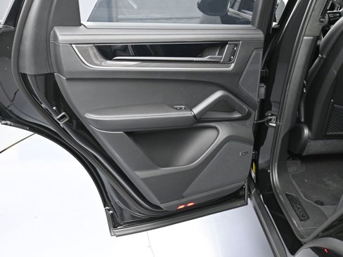 New 2025 Porsche Cayenne Turbo image 24