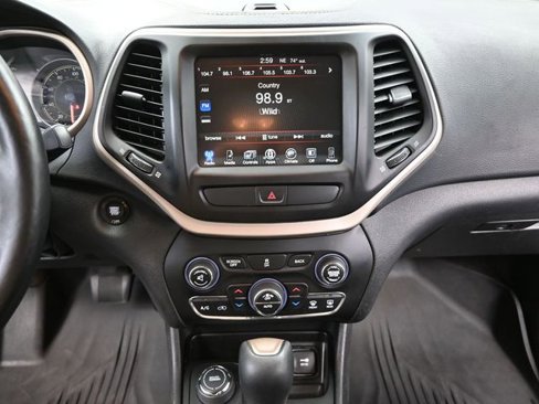 Used 2017 Jeep Cherokee Limited w/ Trailer Tow Group image 28