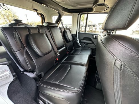 Used 2023 Jeep Wrangler Unlimited Sahara image 26