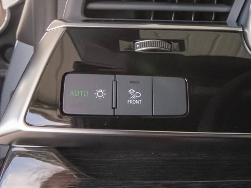 Certified 2025 Audi Q8 Premium image 11