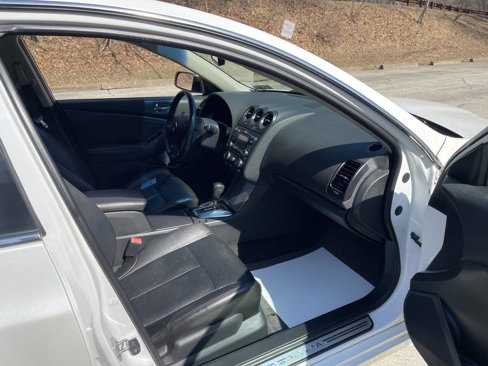 Used 2011 Nissan Altima 3.5 SR w/ 3.5SR Premium Pkg image 18