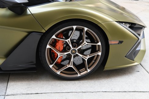 Used 2025 Lamborghini Revuelto image 24