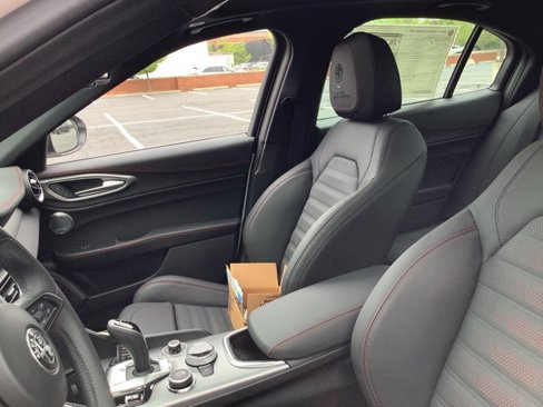 New 2025 Alfa Romeo Giulia AWD w/ Driving Assist Package image 19