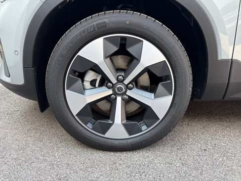 New 2026 Volvo XC40 B5 Plus w/ Protection Package Premier image 35