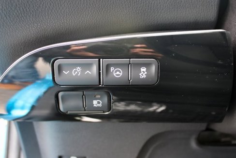 Used 2022 Toyota Prius LE image 15
