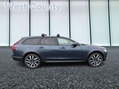 New 2026 Volvo V90 B6 Cross Country Ultra w/ Climate Package image 2