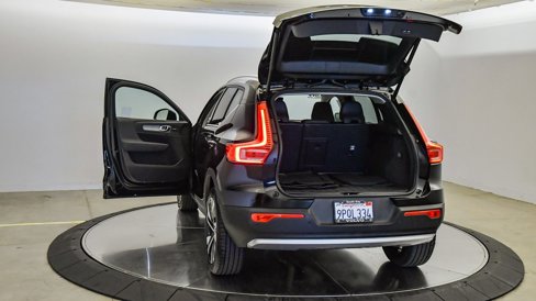 Certified 2025 Volvo XC40 B5 Plus w/ Climate Package image 28