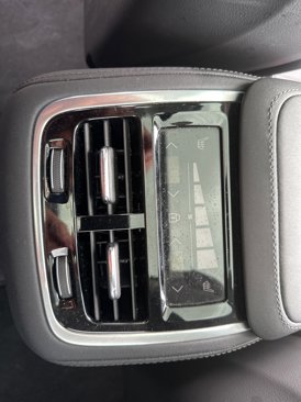 Certified 2025 Volvo XC90 B5 Plus image 32