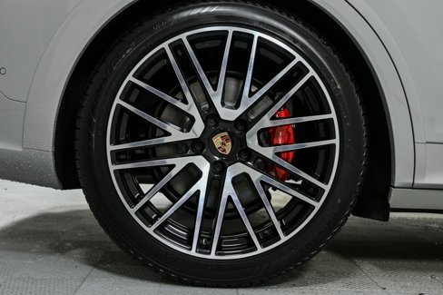 New 2025 Porsche Cayenne GTS image 38